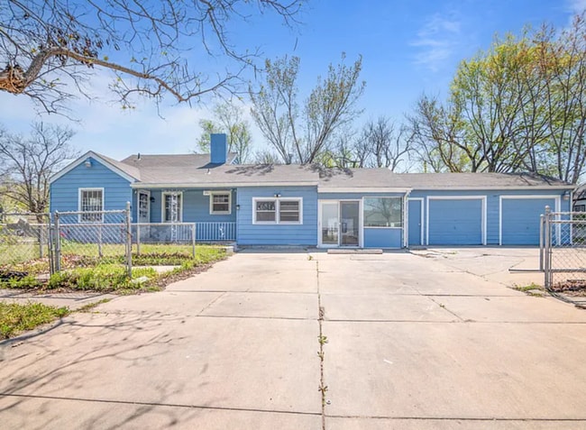 Building Photo - Welcome home to this beautiful 3-bedroom, 2-bathroom with Bonus room located Northeast Wichita.