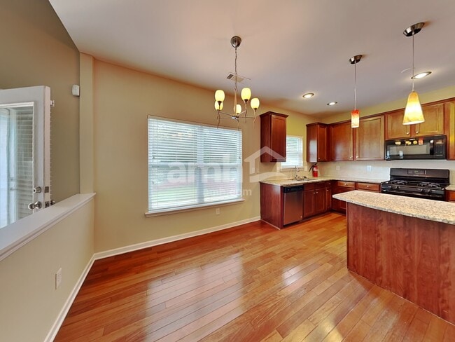 Photo - 1380 Grey Rock Way