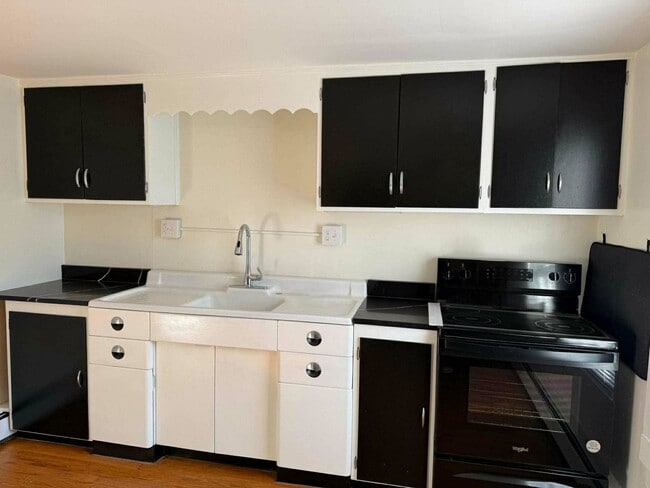 New Marble Countertop & Oven - 344B W Patrick St Unit Patrick Place