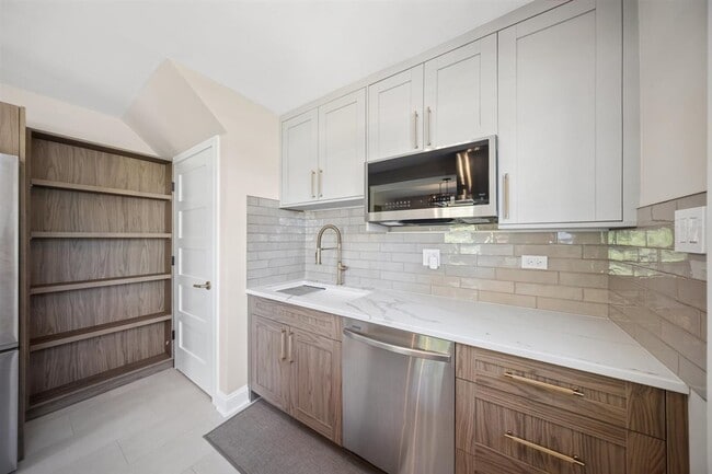 Photo - 1798 Howard Ave