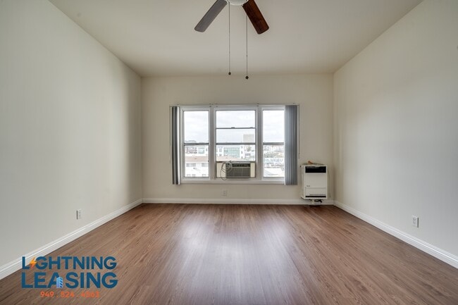 Building Photo - 1054 Normandie Ave Unit 301D Rental