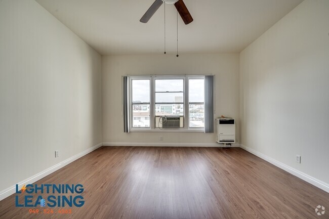 Building Photo - 1054 Normandie Ave Unit 301D Rental