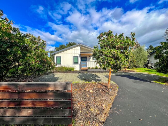 Building Photo - Beautiful Newer Two Bedroom Napa Home