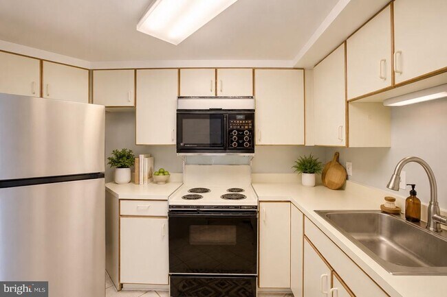 Photo - 2111 Wisconsin Ave NW Unit 610