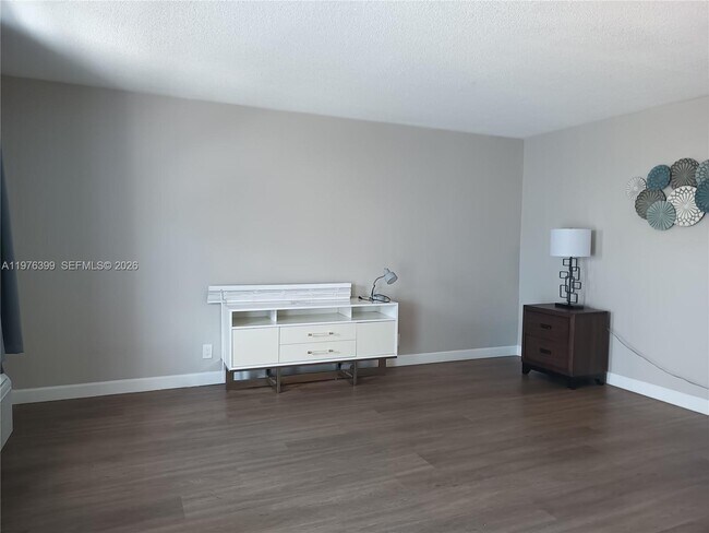 Photo - 507 SE 18th St Unidad 7