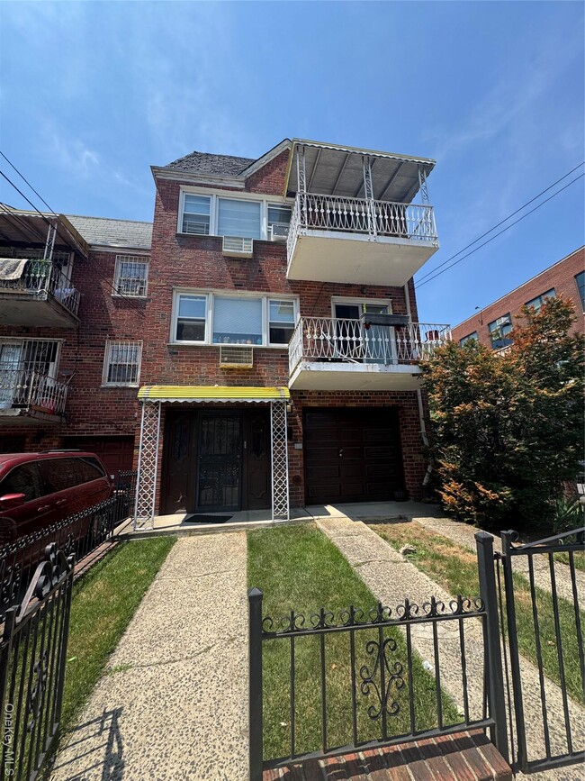 Building Photo - 43-04 72nd St Rental