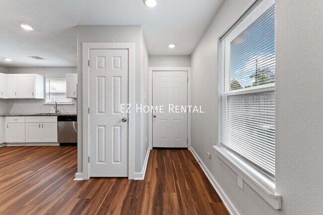 Photo - 8617 Clarington St Unidad B