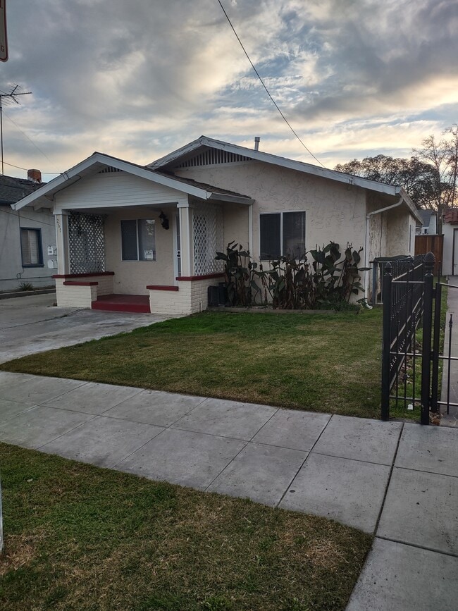 Photo - 265 S 21st St