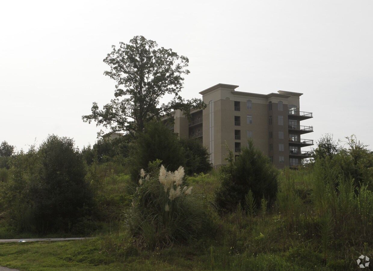 Photo - 105 Watermarke Ln