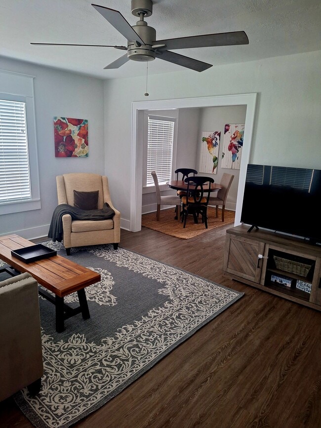 Clean and bright - 3645 Azalea Dr