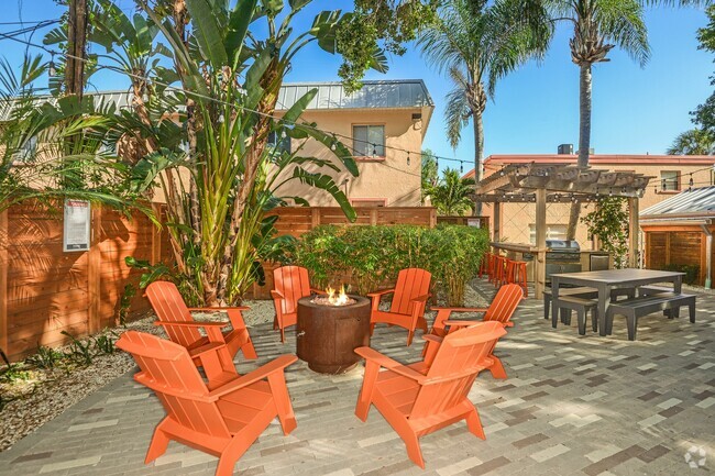 Fire Pit - Bayshore Palms at Soho Rental