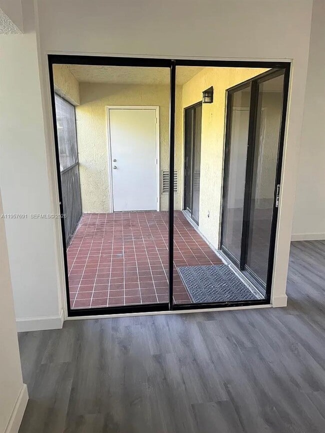 Photo - 975 N Franklin Ave Unidad 975E