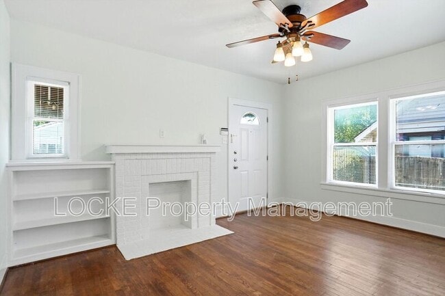 Photo - 1806 Clover Ln