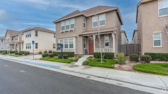 Building Photo - Beautiful 2 Story Home Ready To Be Home!