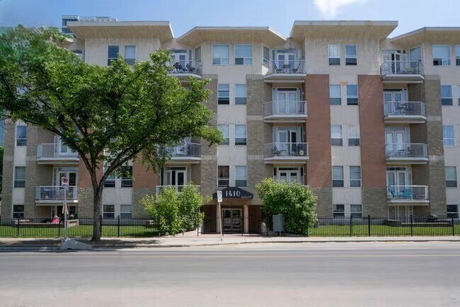 Building Photo - Spacious 1 Bedroom + Den in the Beltline – Available Immediately Unit 203