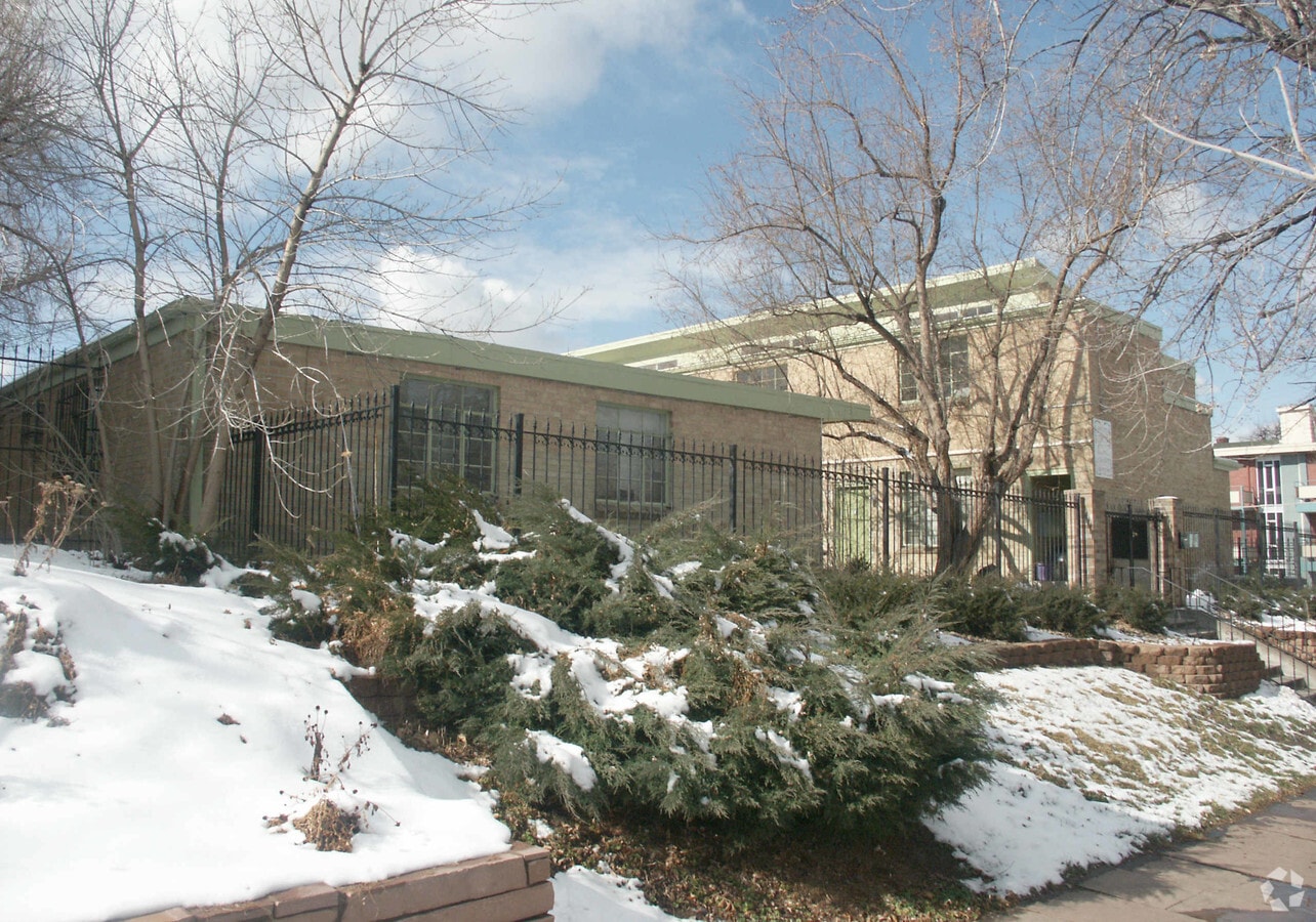 Alternate View - Courtyard on Vine