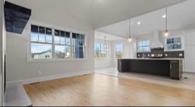 Photo - 281 Bluebell Dr