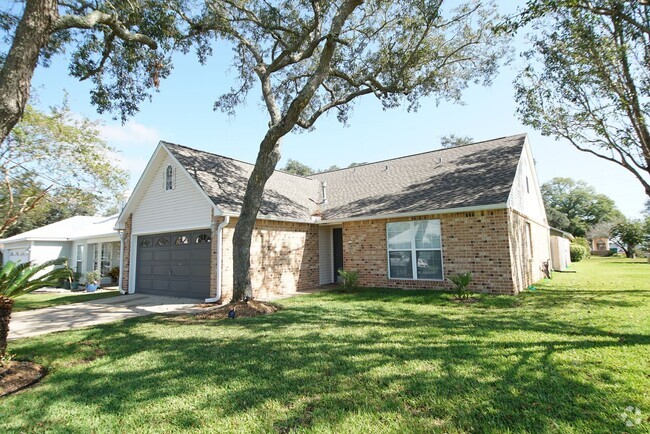 Building Photo - Heart of Fort Walton Beach Rental