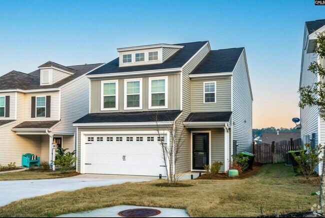 Building Photo - Intriguing Three Bedroom Home in Lexington...