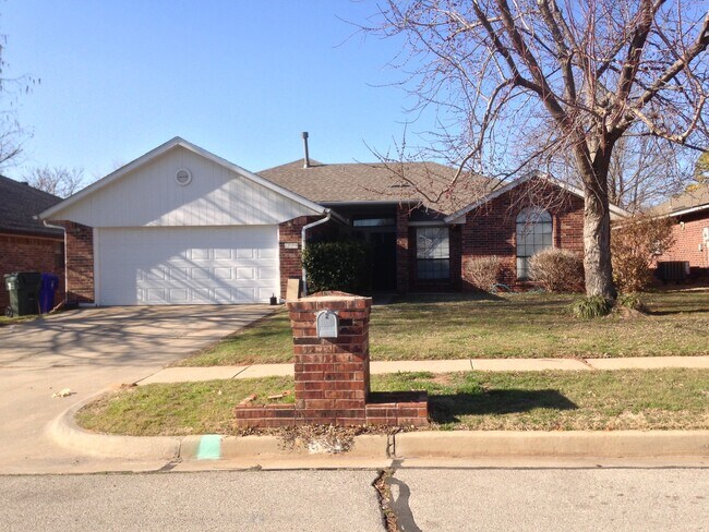 Photo - 621 Gyrfalcon Dr