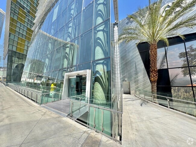 Building Photo - BEAUTIFUL, TURN-KEY HIGH-FLOOR CONTEMPORAR... Rental