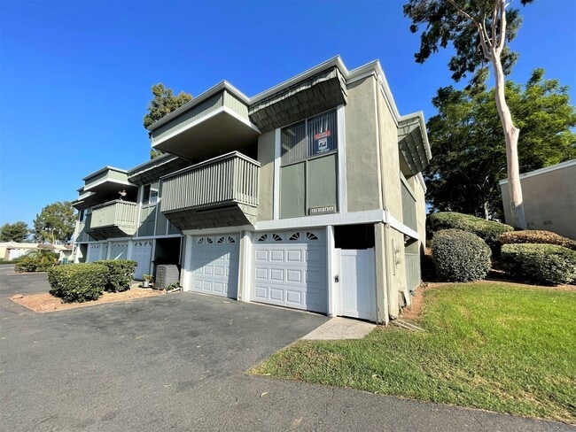 Building Photo - Bright and Spacious Laguna Village Condo!