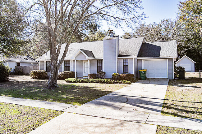 Building Photo - 116 Walker Cir E Rental