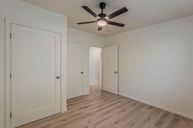 Photo - 1625 E 8th St