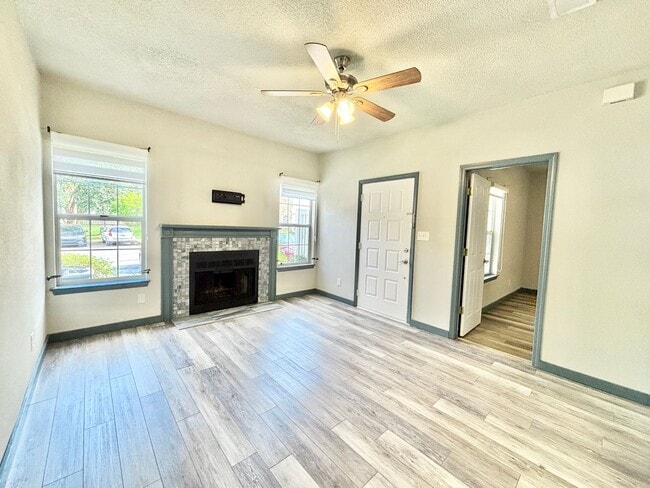 Photo - 501 E Burgess Rd