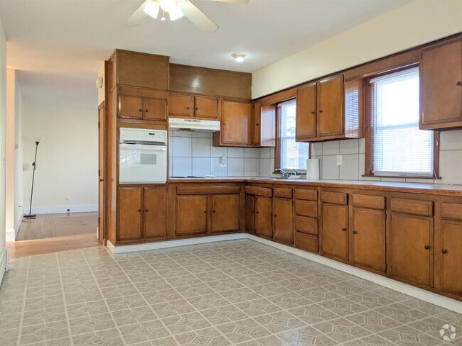 Building Photo - 246 Harvard St Unit 1 Rental