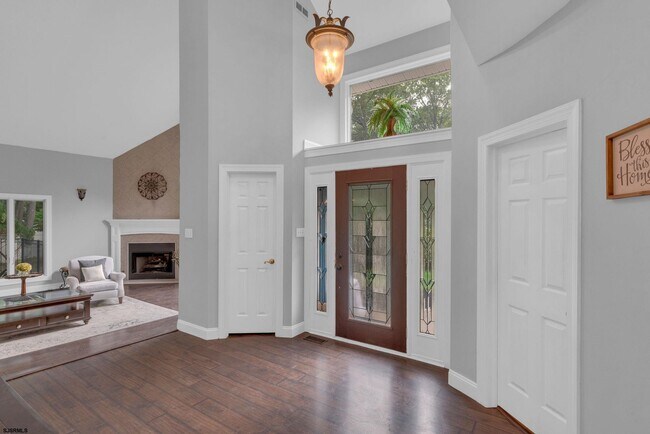Photo - 209 Shady Knoll Ln