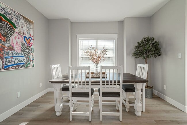 Photo - Fully Furnished Townhome – Utilities & WiF...