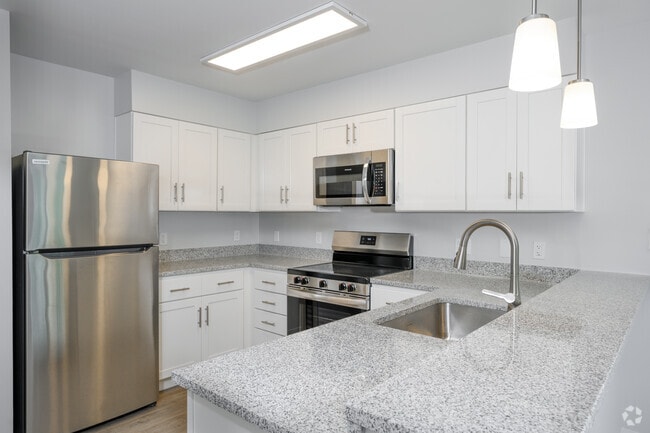 1BR, 1BA - 629SF - Kitchen