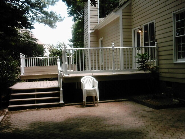 102 Longstock Ct