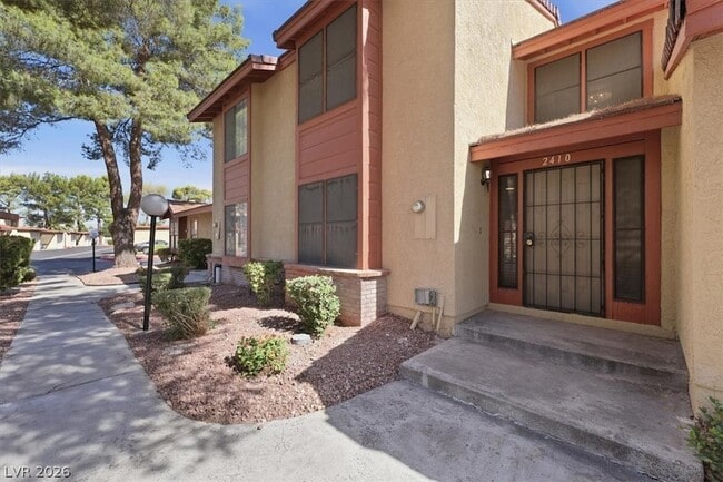 Photo - 2410 Pickwick Dr