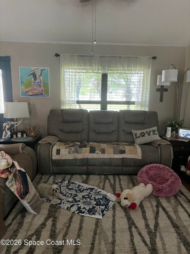 Photo - 870 Spirea Dr
