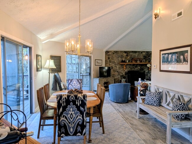 Photo - 842 Alpine Dr