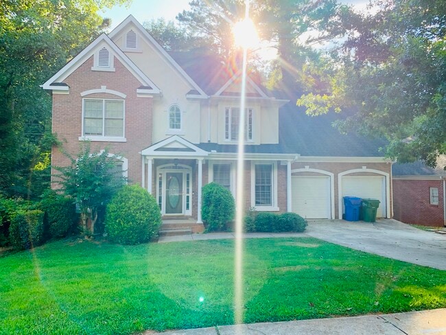 La entrada accesible se encuentra en la parte trasera de esta casa. - 2337 Ashmel Ct SW Unidad Ashmel Inn Apartment