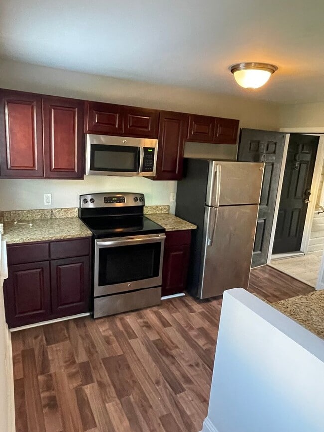 Building Photo - 1BD Corner Unit 2309 Baronne #106