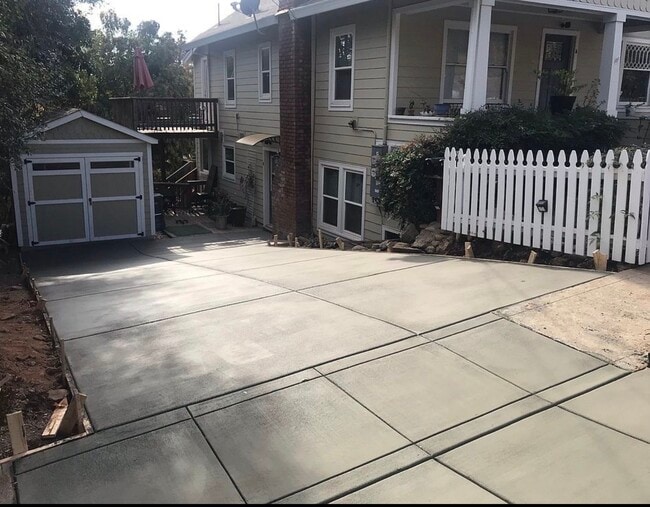 Building Photo - 456 Linden Ave