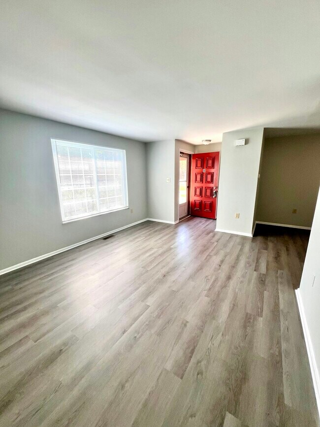 Photo - 206 N Main St