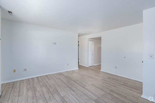 2BR, 1BA - 850SF - Dining Area