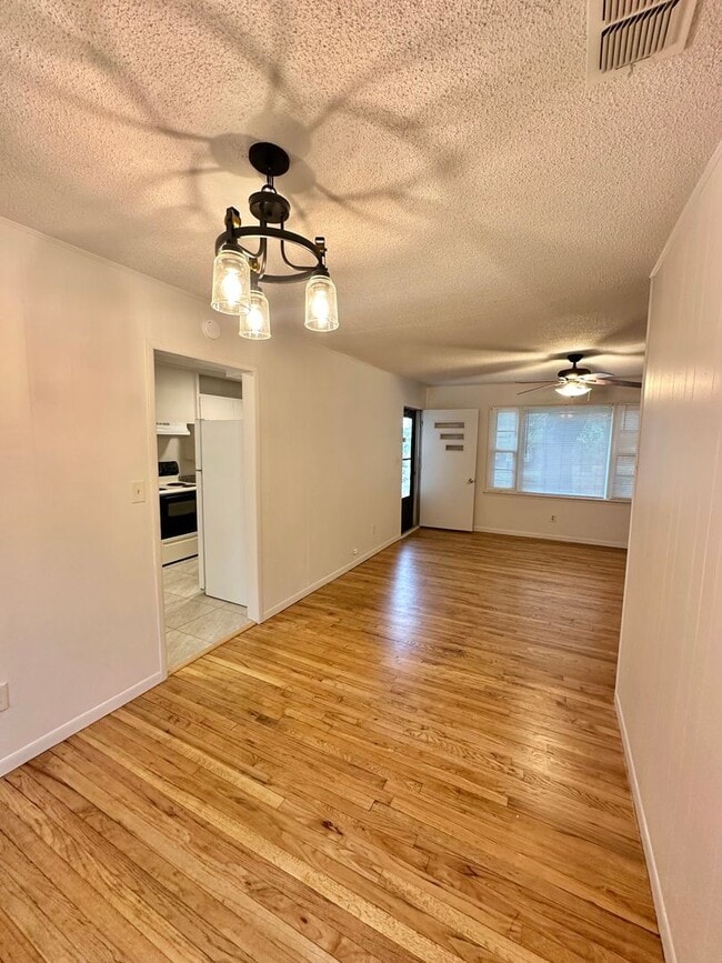 Photo - Cozy Three Bedroom, Centrally Located!