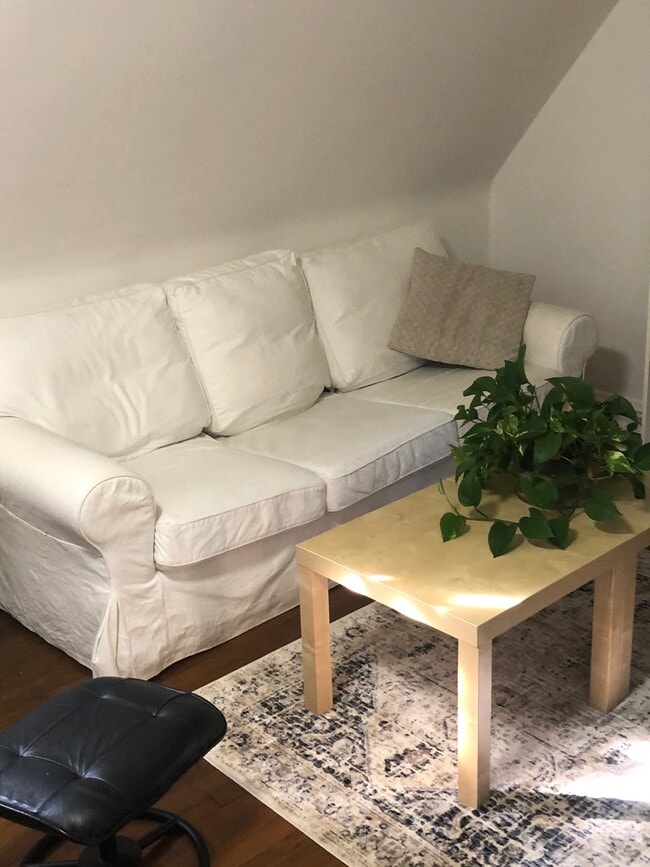 Photo - 2879 Ludlow Rd Unit 3