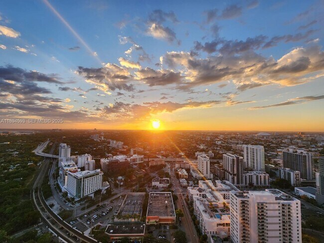 Building Photo - 60 SW 13th St Unit 3809