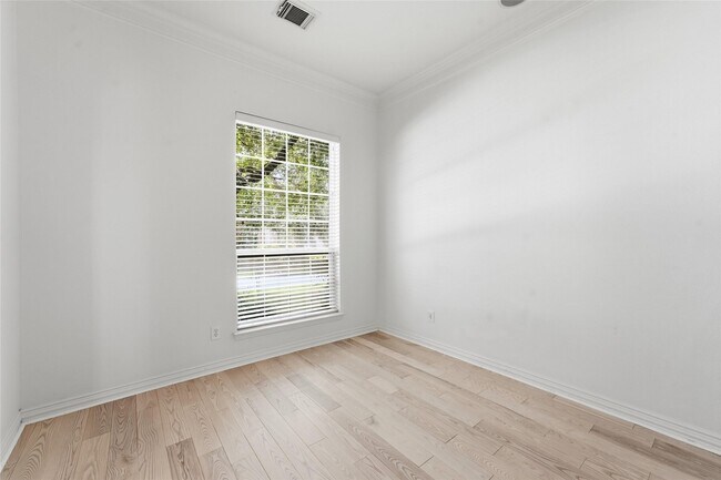 Photo - 58 N Scribewood Cir