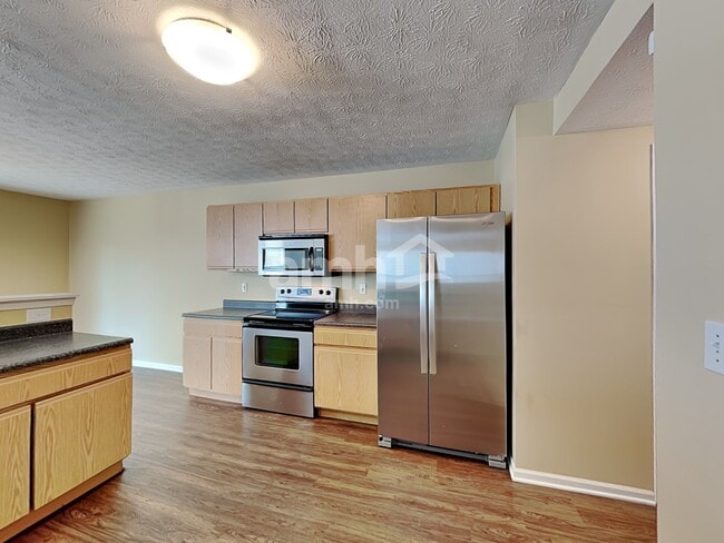 Photo - 220 Hartford Ct