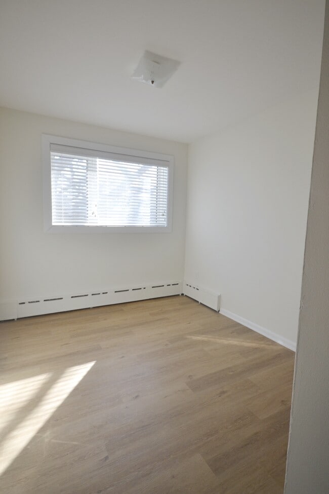 Photo - Kelebay Court