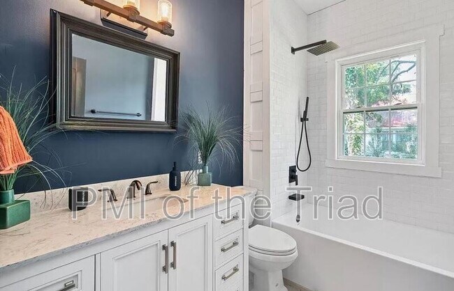 Photo - 121 N Alma St