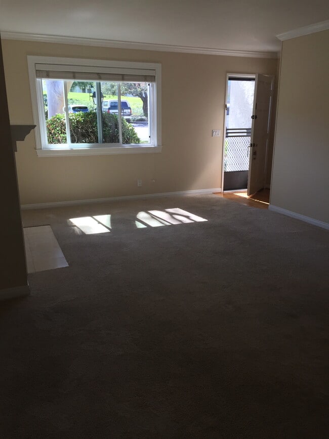 Photo - 237 Green Lea Pl